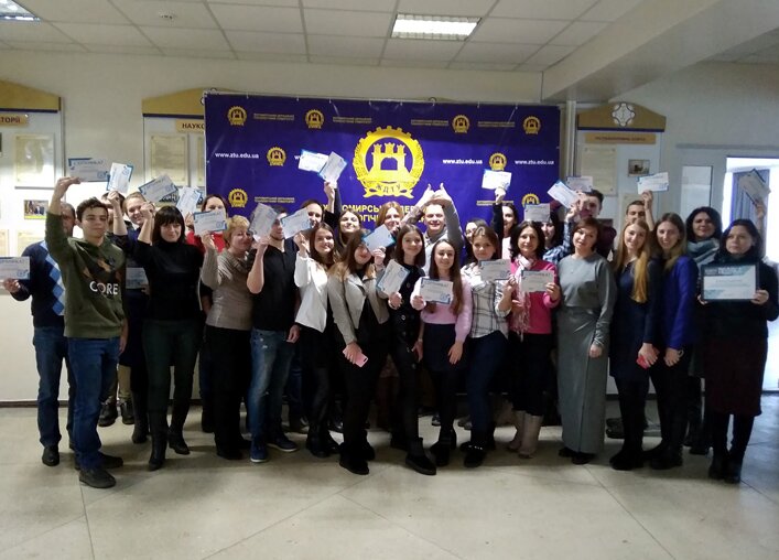 Випускникам "Школи гідів" на Житомирщині вручили сертифікати